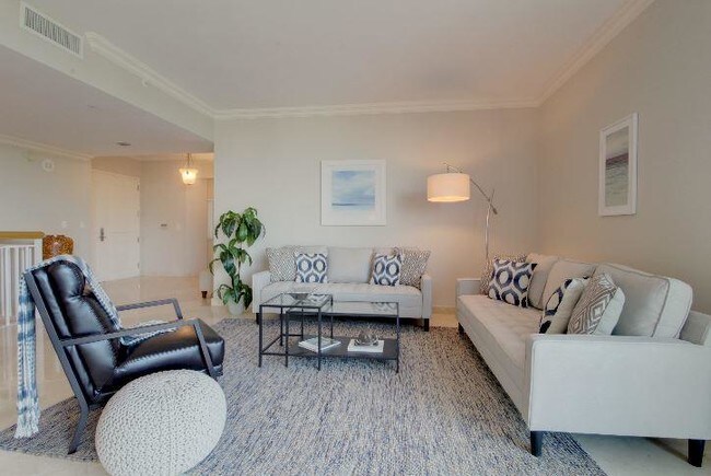 Building Photo - 1063  Hillsboro Mile  206