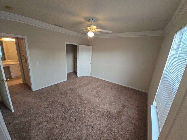 Foto del edificio - "Charming 1-Bedroom Condo Retreat in Tampa...