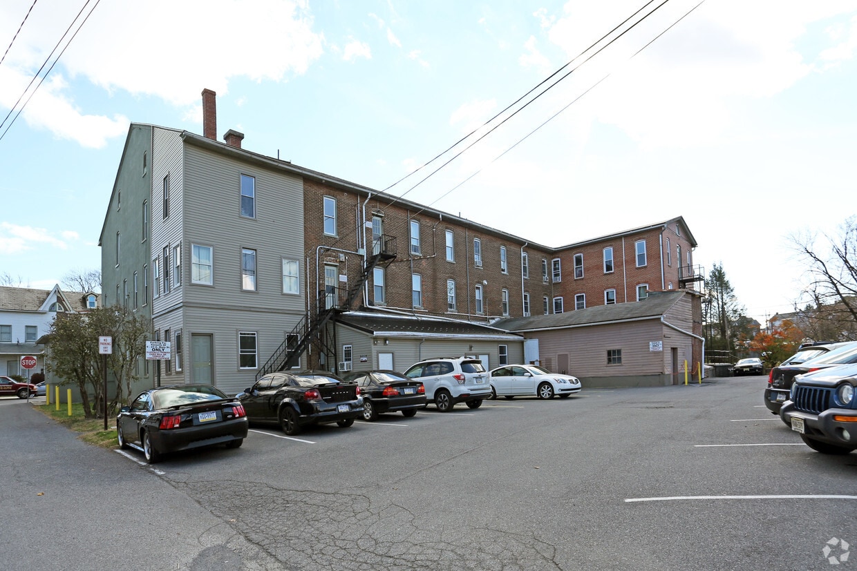 Building Photo - Student Housing/ Commercial Store Front