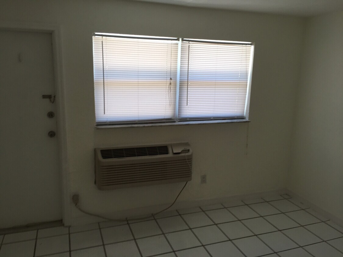 Foto principal - 1126 SW 15th Ter