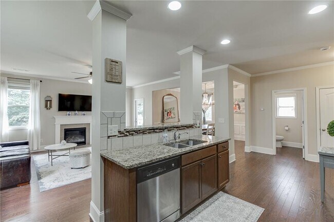 Building Photo - 6896 Big Sky Dr