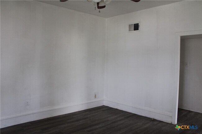 Building Photo - 1306 S 45th St