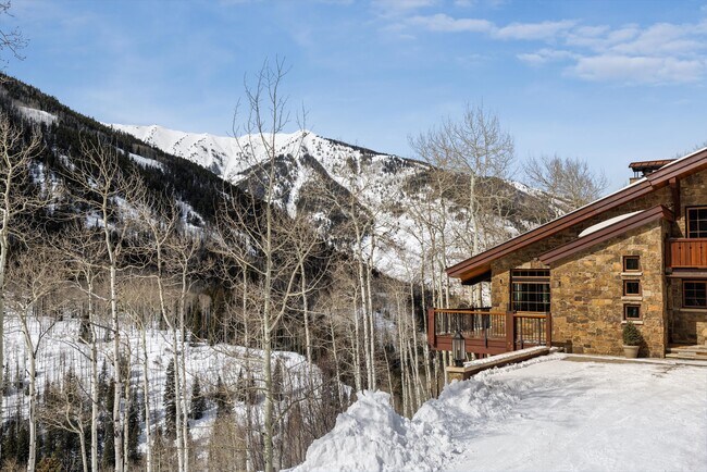 Foto del edificio - 6770 Castle Creek Rd