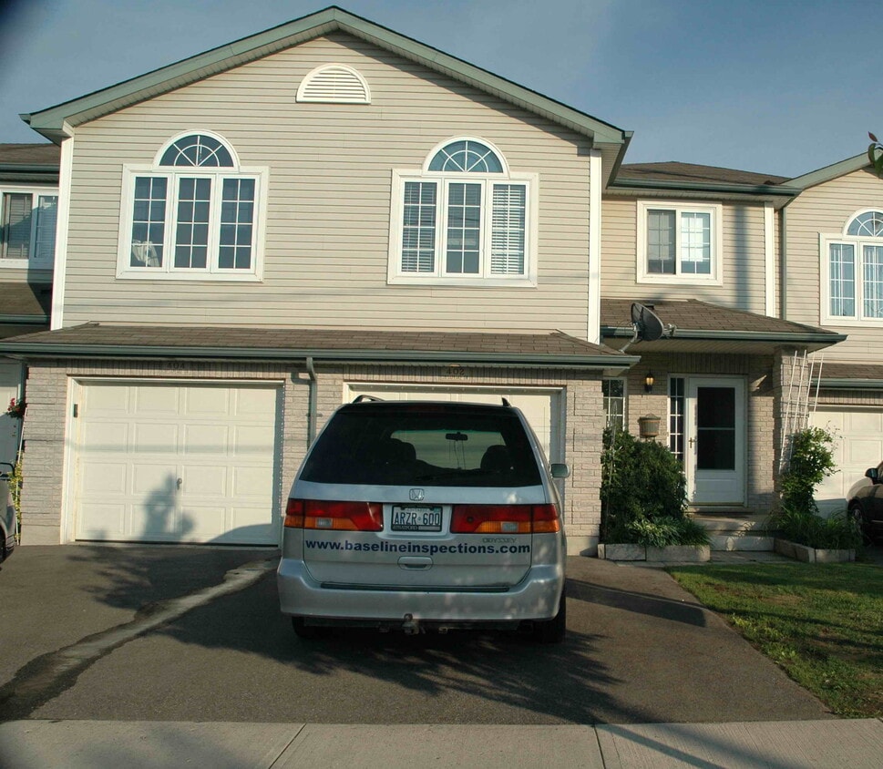 Primary Photo - 402 Chesapeake Dr