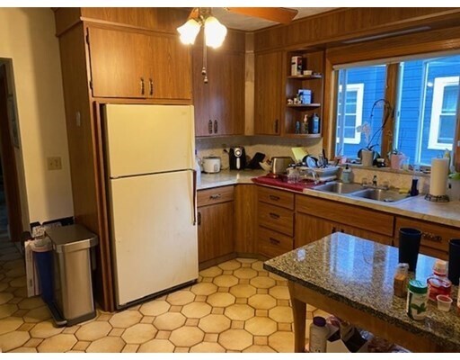 Foto del edificio - 32 Lakehill Ave