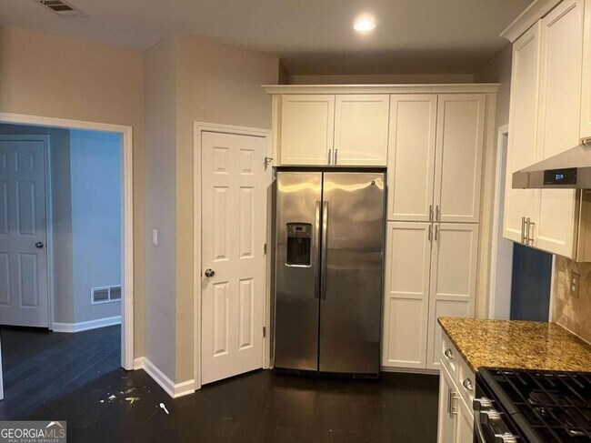 Foto del edificio - 2400 Rose Walk Dr