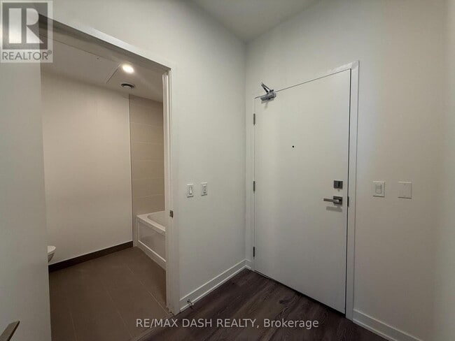 Building Photo - 10 Deerlick Ct