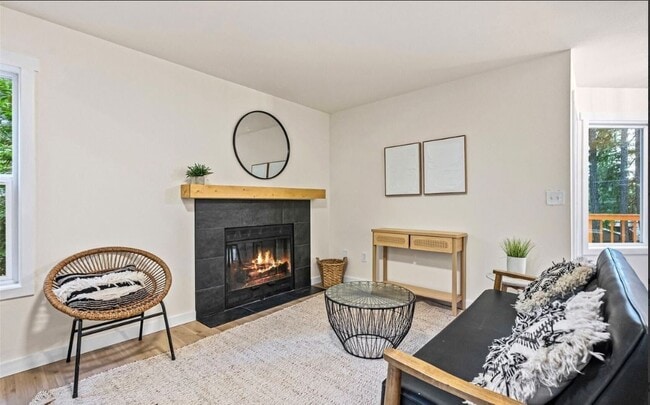 Foto del edificio - 13619 Sandy Point E NW