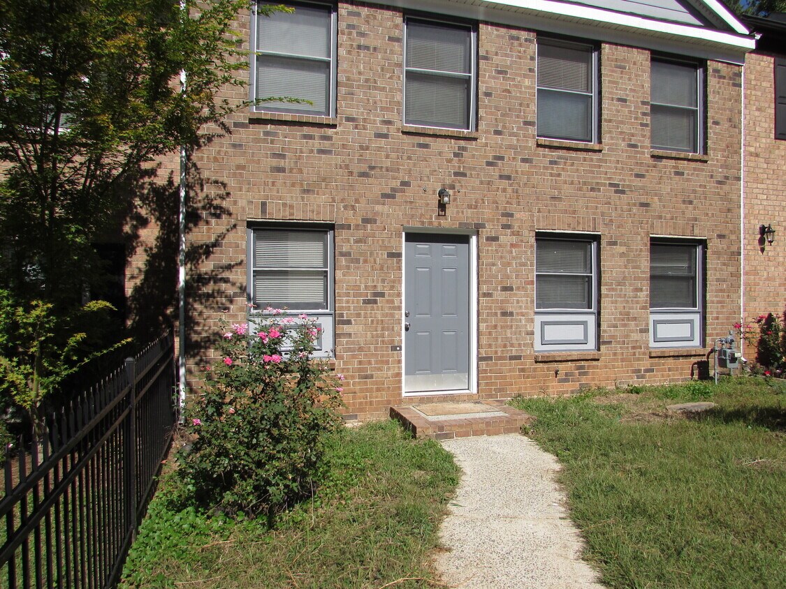 Primary Photo - 1759 Twin Brooks Dr SE