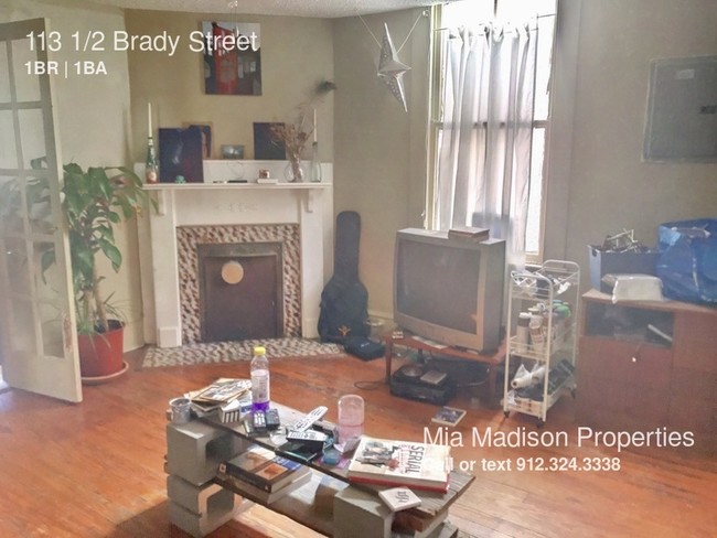 Building Photo - 113 1/2 Brady St