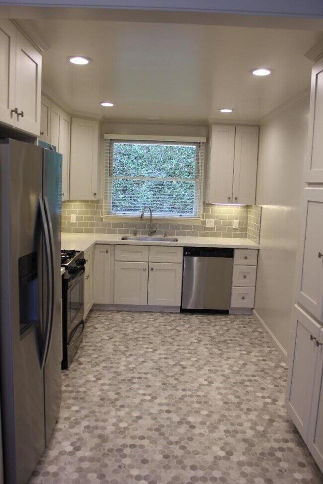 Building Photo - 1164 Marcussen Dr