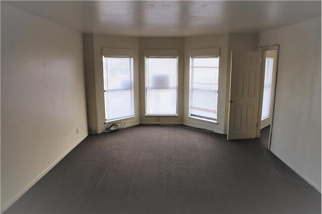 Building Photo - 1651 McKinnon Ave