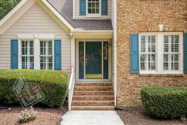 Building Photo - Lovely 4-Bedroom House w/1st FL Primary Su...