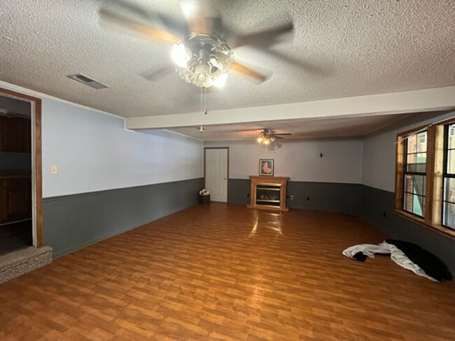 Building Photo - Renovated 4 Bedroom 2 Bath Home with 2 Car...