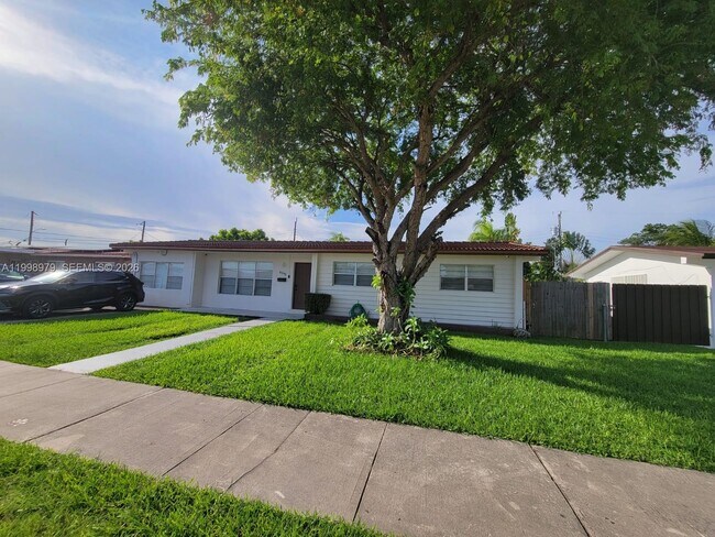Foto del edificio - 8245 SW 43rd St