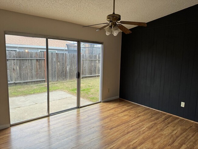 Foto del edificio - 4014-4016 Tresler Avenue