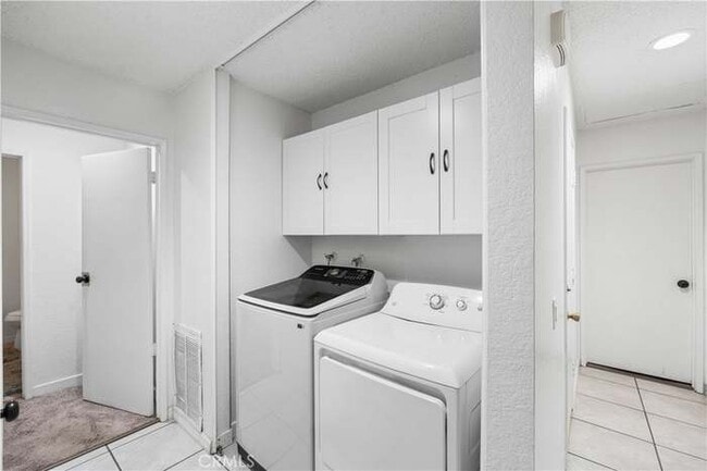 Building Photo - 2701 Juniper Dr