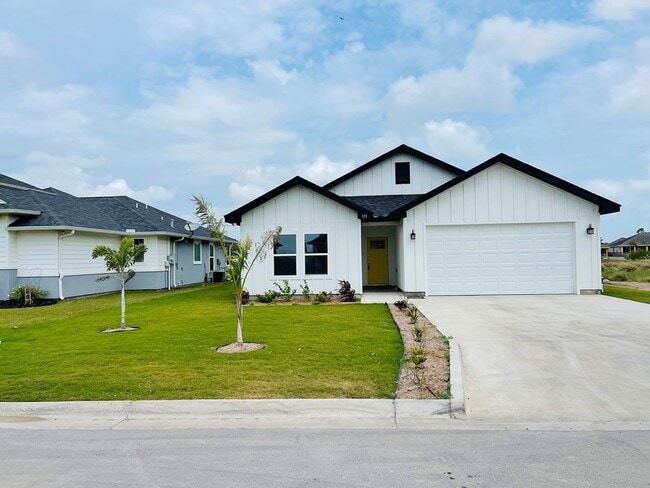 Building Photo - 113 Torrey Pines Dr