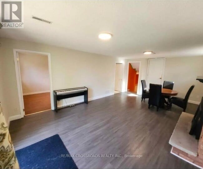 Building Photo - 304 Orsi Ave