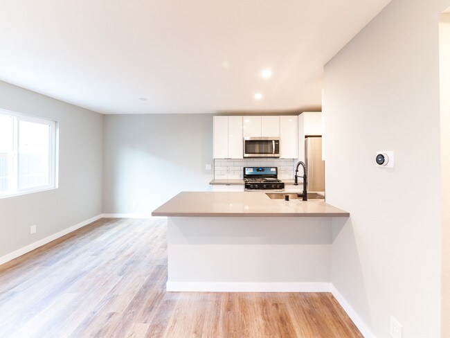 Foto del edificio - 5847 Willoughby Ave