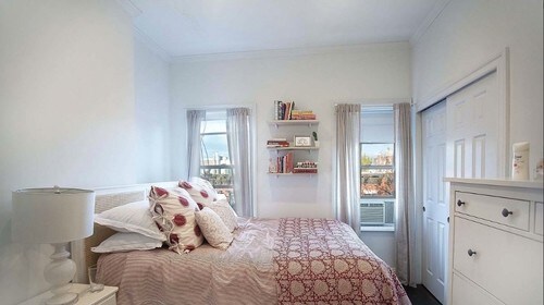 Foto principal - 320 E 6th St