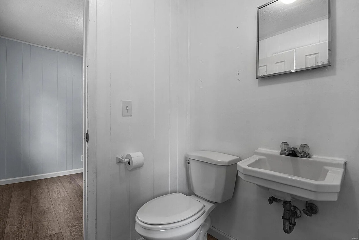 Primary Photo - 1400 Brushey Grove Ave