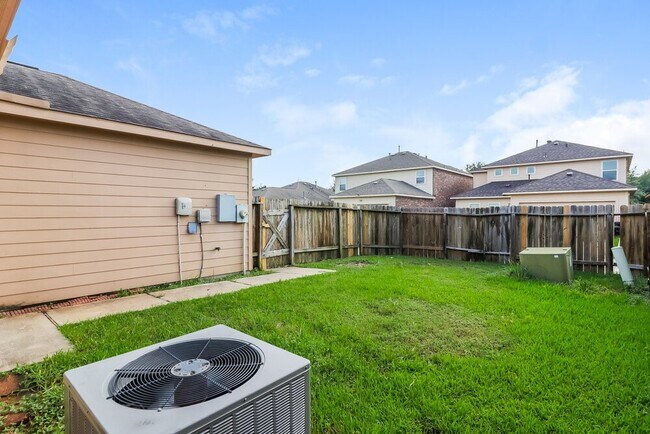 Building Photo - 8119 Almera Falls Dr
