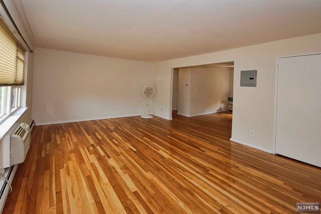 Foto del edificio - 4 Rolling Ridge Rd