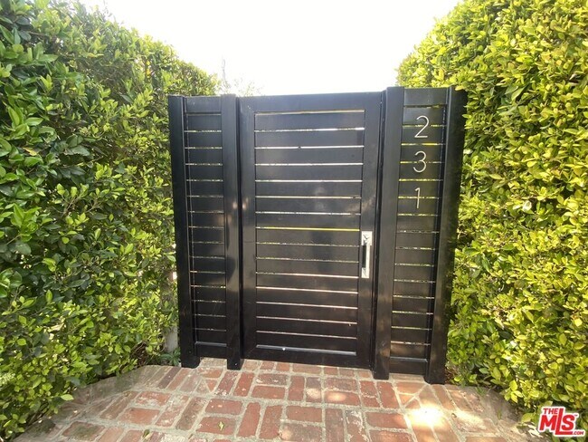 Foto del edificio - 231 N Layton Dr