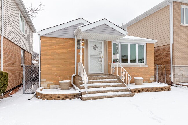 Building Photo - 5805 S Normandy Ave