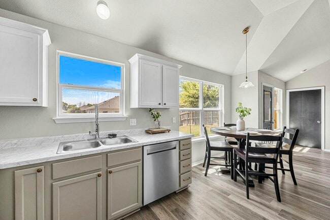 Building Photo - 2207 Stoneham Ct