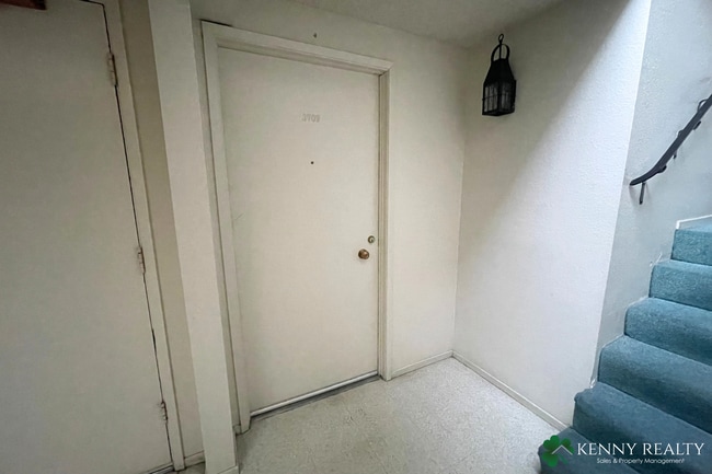 Building Photo - Updated 3 Bedroom Condo in South San Francisco