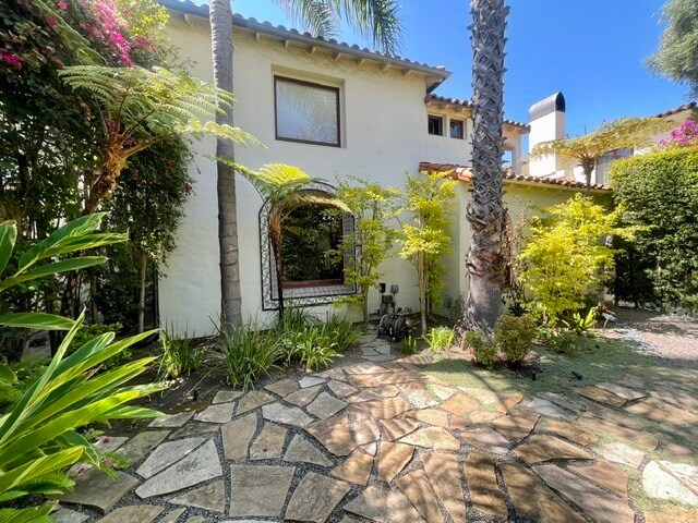 Paisajismo del jardín delantero - 1213 Hi Point St