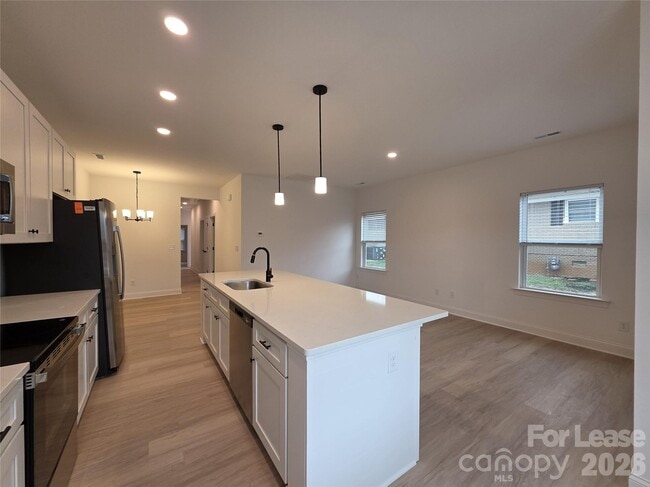 Building Photo - 418 S Shaver St