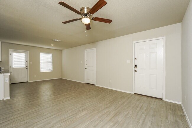 Foto del edificio - 7307 Plata Cir