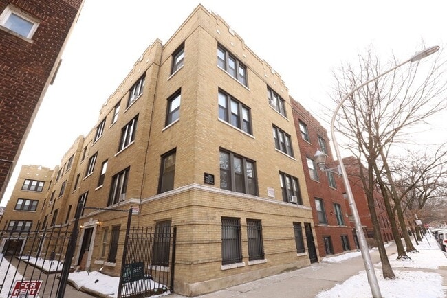 Building Photo - 837.5 W Cornelia Ave