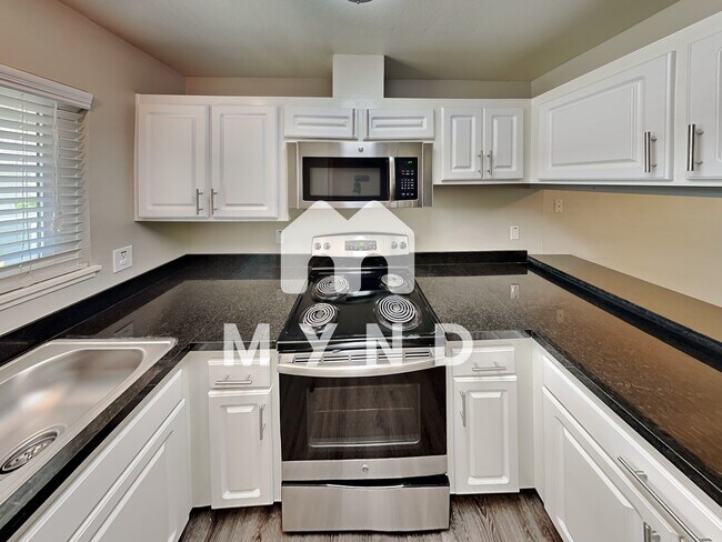 Building Photo - 6500 Country Club Dr Apt 16