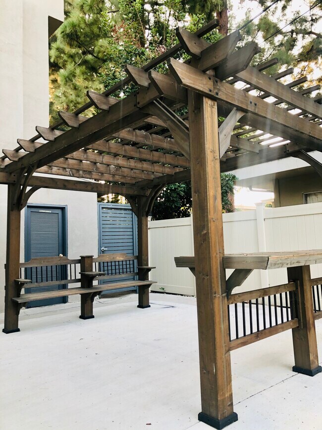 4377 Colfax Ave Unit 27, Studio City, CA 91604 Apartments in Studio