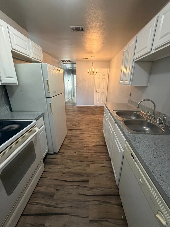 Foto del edificio - 5104-5106 Chapman St