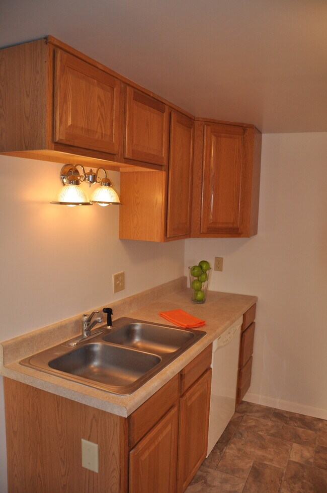 Kitchen view 1 - 118 3rd St