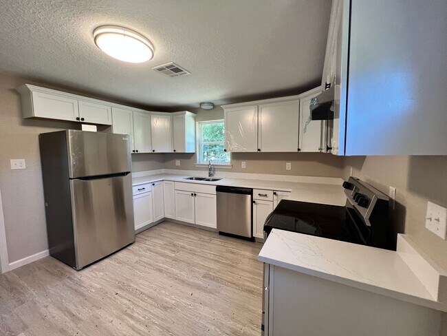 Building Photo - 2818 LA-14