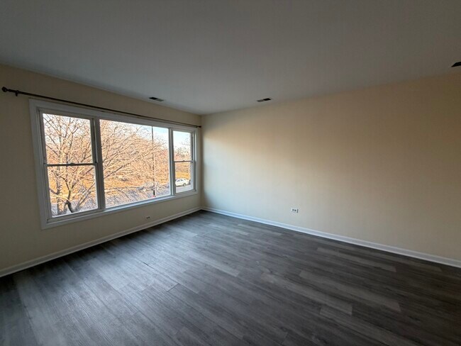 Foto del edificio - 6323 W Fullerton Ave