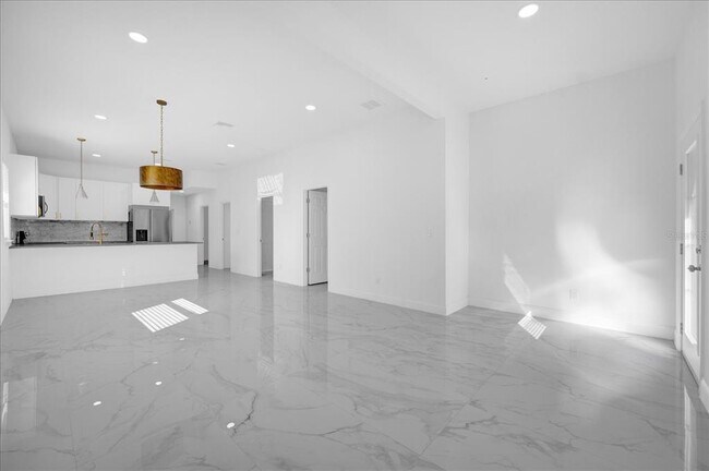 Foto del edificio - 600 N Lakewood Ave