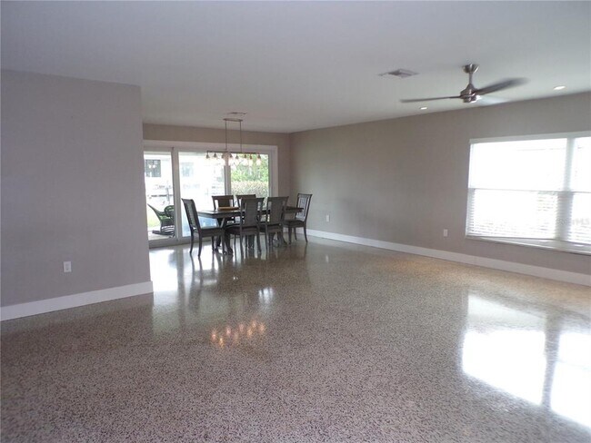 Foto del edificio - 2195 Gulfview Rd