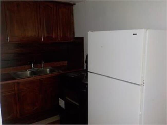 Building Photo - 132 E Jacinto St