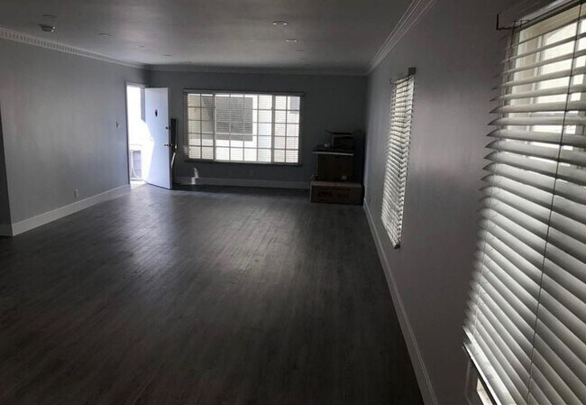 Foto del edificio - 10607 Ashton Ave