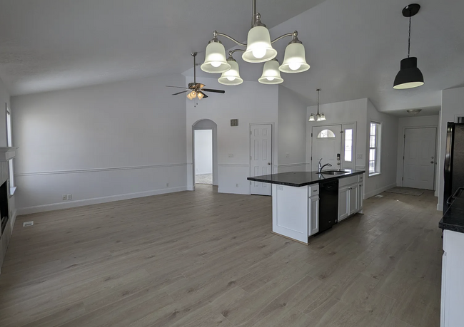 Building Photo - 4138 S Captains St