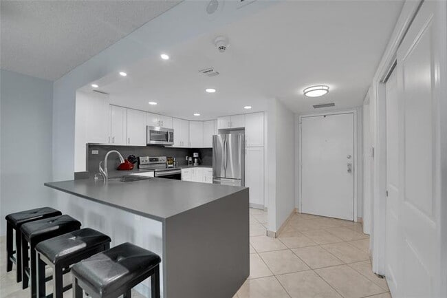 Building Photo - 3900 Galt Ocean Dr