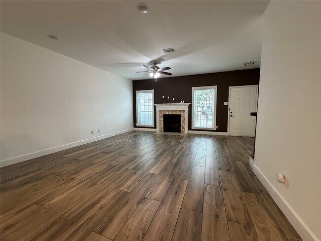 Building Photo - 3800 Tanglewilde St