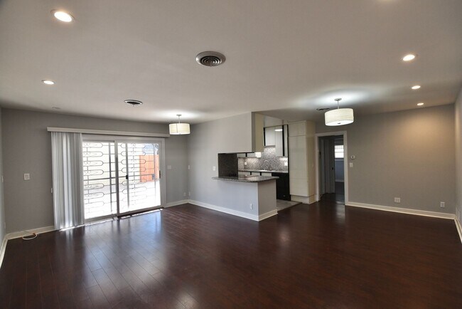 Foto del edificio - 11204 Peach Grove St